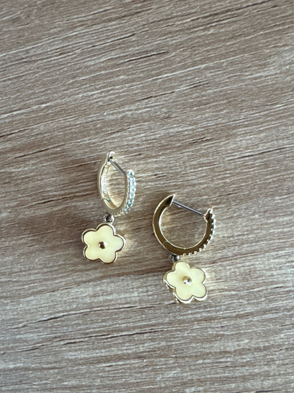 NEW 14K gold flower earrings